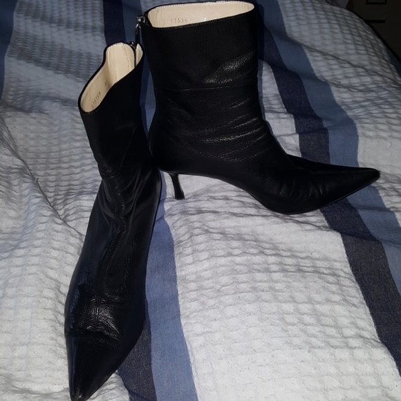 Gucci Shoes - Authentic Gucci Black Leather Pointed Ankle Boots